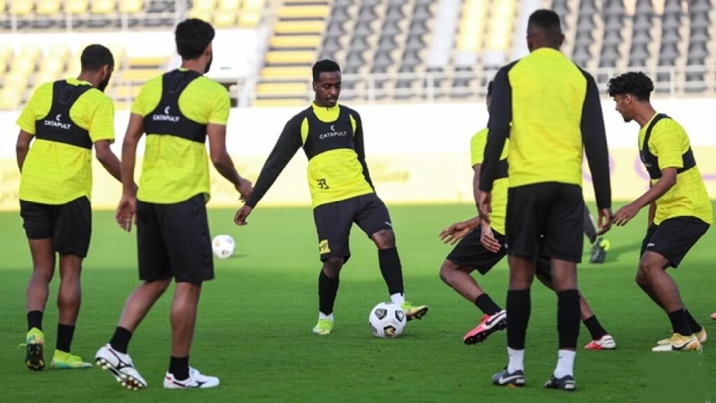 لوران بلان يضع برنامجًا خاصًا للدوليين في معسكر الاتحاد