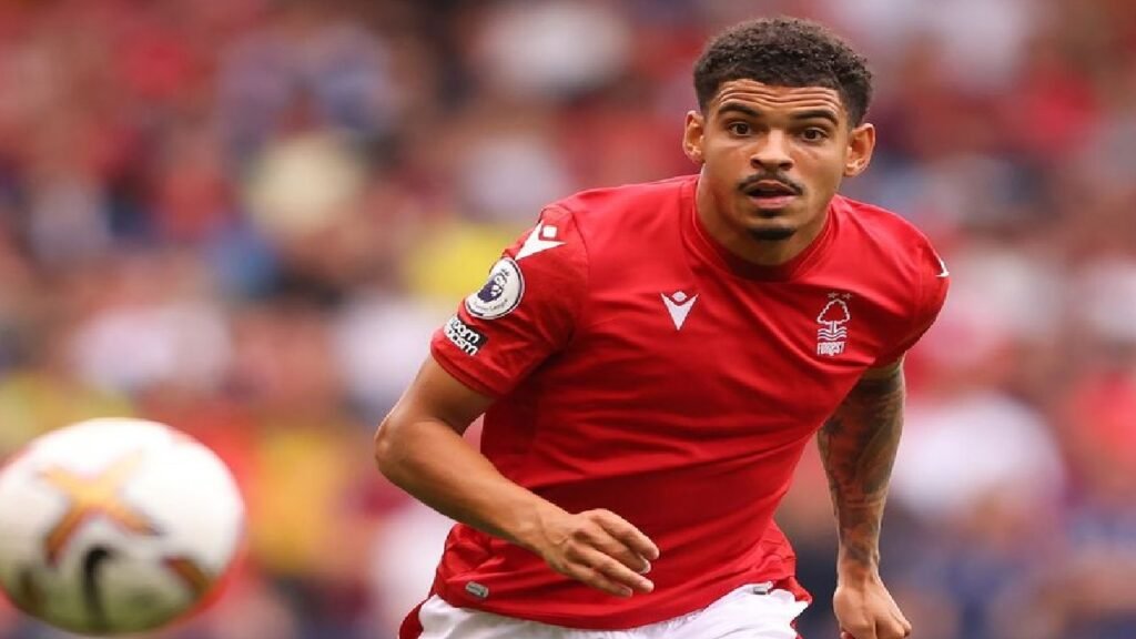 توتنهام مهتم في التعاقد مع غيبس وايت