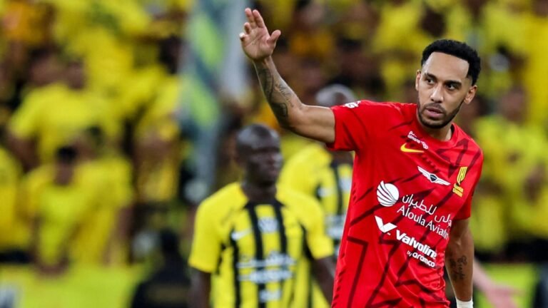 القادسية يدرس إنهاء عقد أوباميانج بالتراضي تمهيدًا لرحيله الصيفي