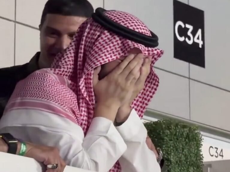 فهد بن نافل يذرف الدموع بعد هدف الهلال الرابع .. تغطية