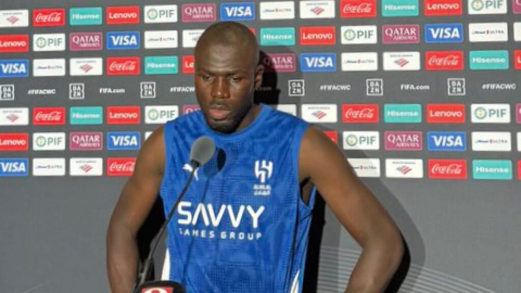 كوليبالي ينتقد التحكيم: الحكم يتعامل بتمييز مع الخصم