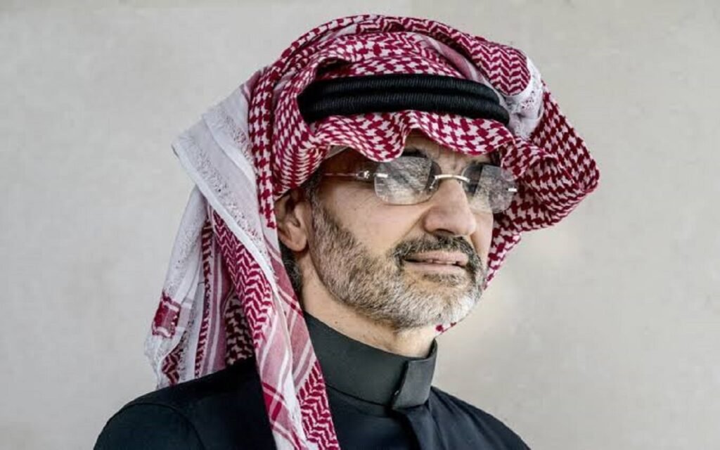 الوليد بن طلال يشيد بالهلال رغم خروجه من المونديال: “الزعيم العظيم ضمن 8 أقوى أندية بالعالم”