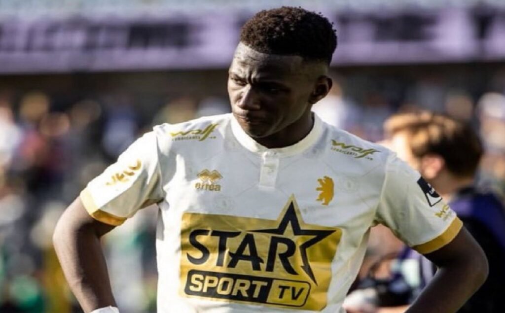 بلاكبيرن يقترب من ضم الصحفي