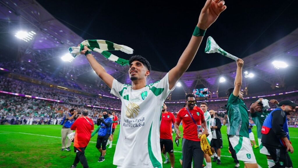 الأهلي يسعى لتجديد عقد لاعبه