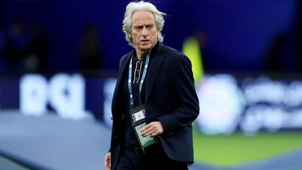 جيسوس يعبر عن سعادته بالعودة إلى البرتغال وسط أصدقائه