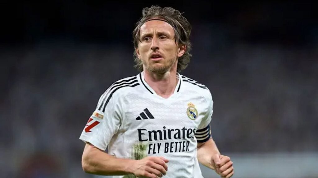 مودريتش يعبر عن حبه لريال مدريد بعد رحيله: انتهت حقبة لا تنسى