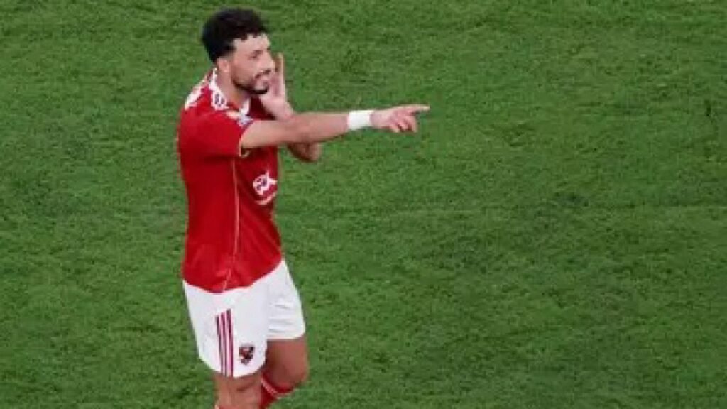 عقوبات مالية ضد مهاجم الأهلي المصري