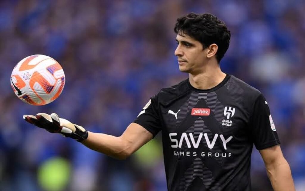 ياسين بونو على السكوتر في شوارع المغرب.. تغطية