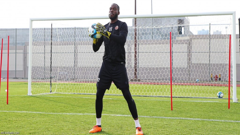 الاتفاق يضم عبدالباسط هوساوي حارس ضمك