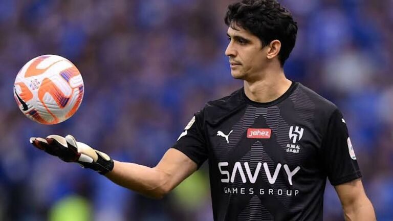 بونو يقترب من تجديد عقده مع الهلال لمدة موسمين