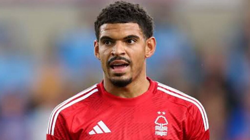 وايت يوقع عقداً جديداً مع فورست