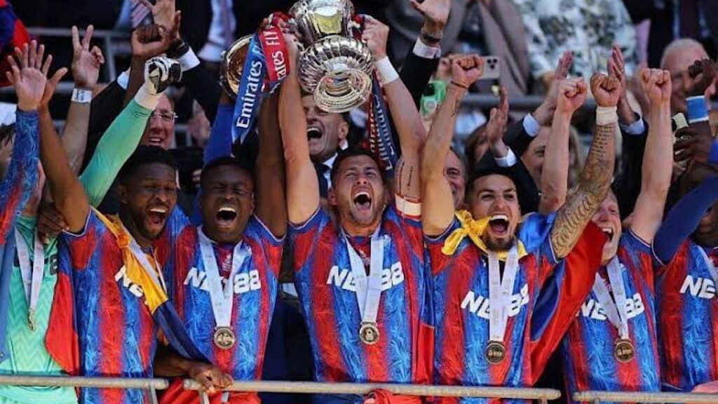 كريستال بالاس يلجأ للمحكمة الدولية للطعن على قرار استبعاده من الدوري الأوروبي