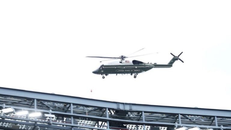 مروحية ترامب تتجول حول ملعب ميتلايف قبل حضوره نهائي كأس العالم للأندية.. تغطية