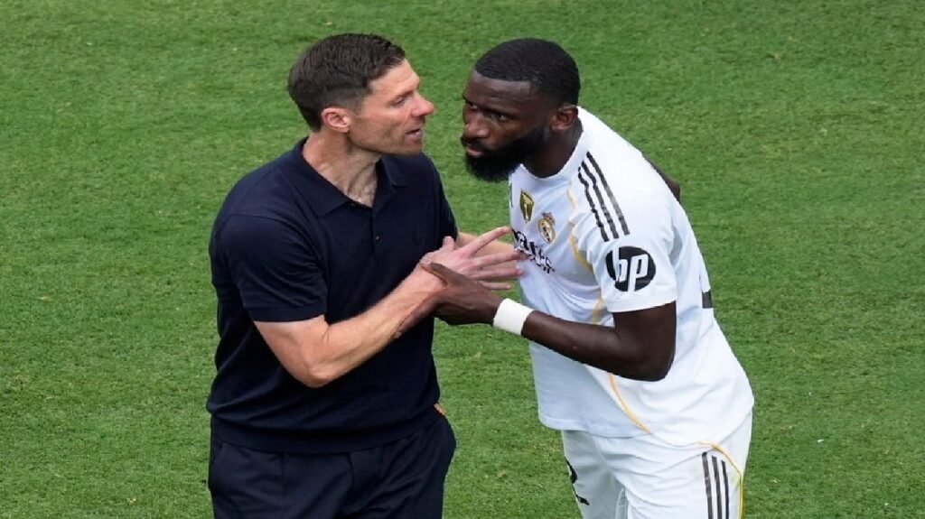 تشابي ألونسو يوبخ روديغر بسبب المزاح خلال التدريب .. تغطية