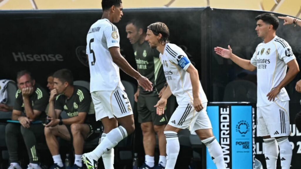 مودريتش يودع ريال مدريد في ليلة الخسارة أمام باريس.. تغطية