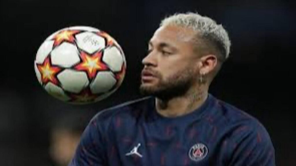 سجن شاب 17 عام لإدانته بسرقة كرة نيمار