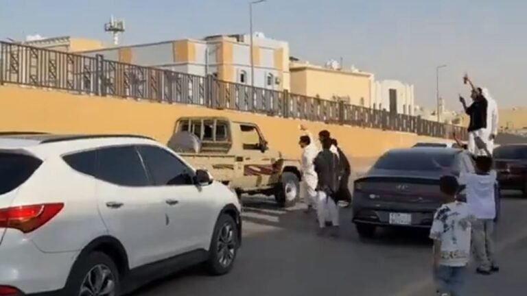 جماهير الهلال تحتشد أمام مقر النادي بعد ملحمة مانشستر سيتي.. تغطية