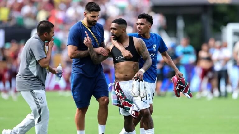 مالكوم يوضح سبب الشجار مع مشجع: أرسل قبلة لابني فاعتبروها لا مبالاة