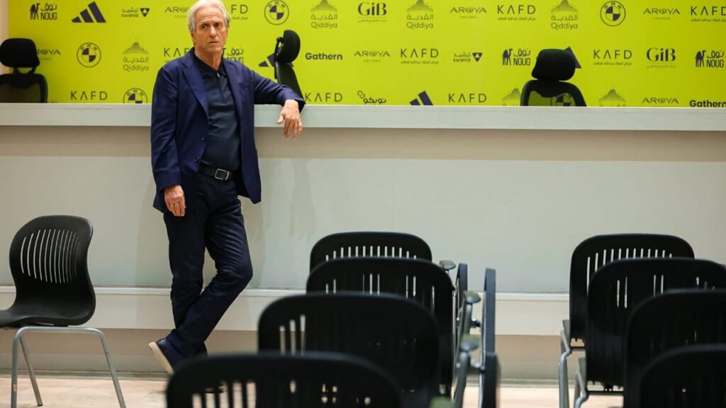 أول ظهور لجيسوس في مقر النصر .. صور