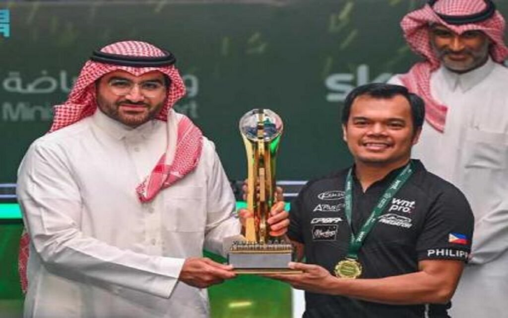 نائب وزير الرياضة يتوّج الفلبيني “كارلو بيادو” بلقب بطولة العالم للبلياردو 2025