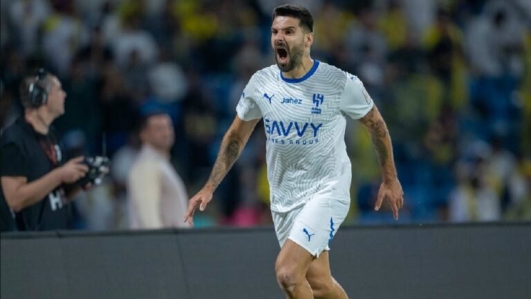 ثلاثي الهلال يقترب من الرحيل