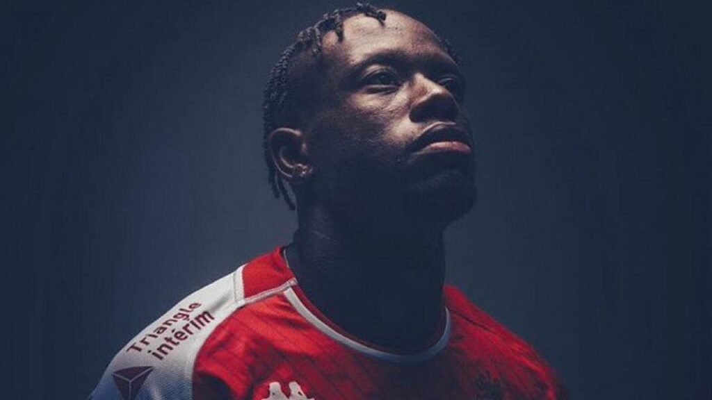 الأهلي يوقف المفاوضات مع دينيس زكريا