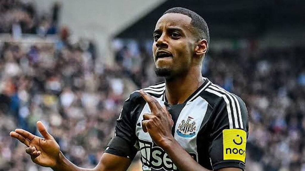 إيساك يتهم نيوكاسل بالتراجع عن وعوده ويؤكد رغبته في الرحيل