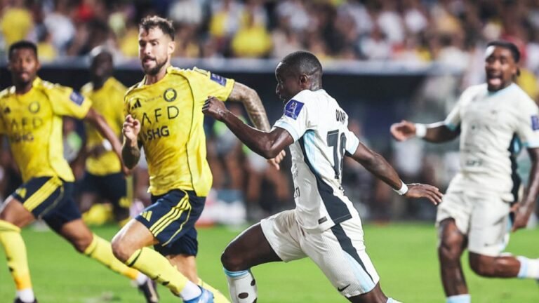 موعد عودة الاتحاد إلى جدة عقب توديع السوبر