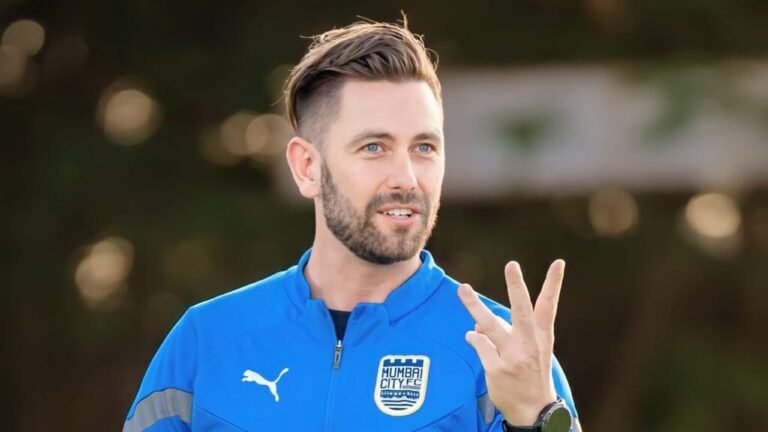 الخلود يتعاقد مع المدرب الإنجليزي ديس باكينغهام