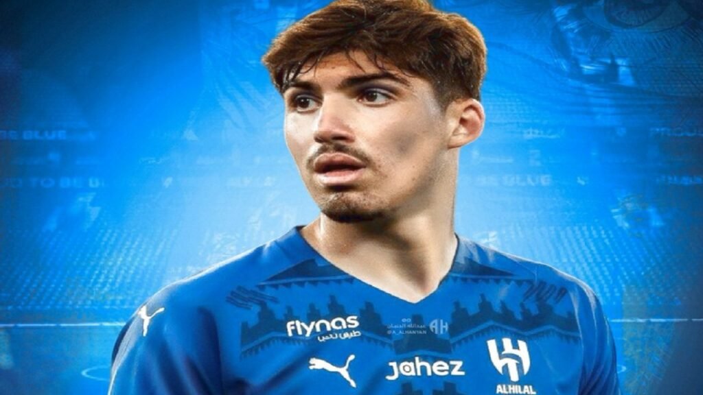 يوسف اكتشيشيك يقترب من الهلال