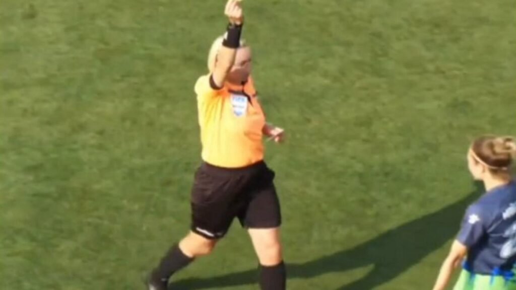 لاعبة سيسترز أوديسا الأوكراني تتلقى بطاقة صفراء لتحدثها باللغة الروسية.. تغطية