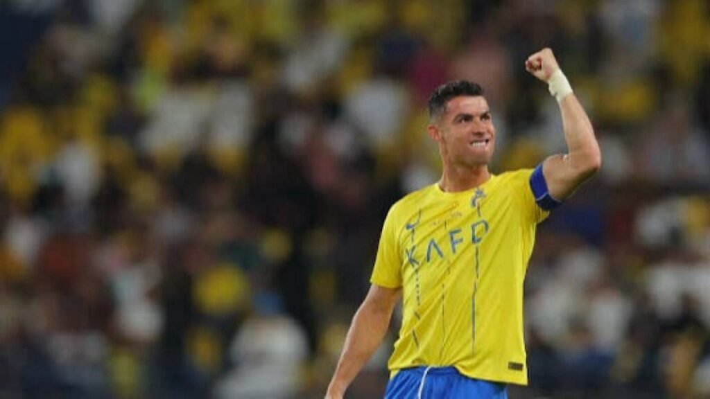 مشجع إيراني يهدي رونالدو تمثالًا يدويًا لمتحفه في ماديرا .. تغطية