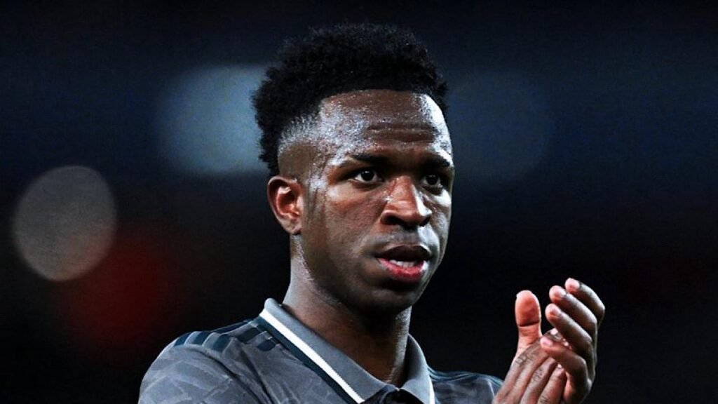 أندية روشن تصرف النظر عن التعاقد مع فينيسيوس جونيور