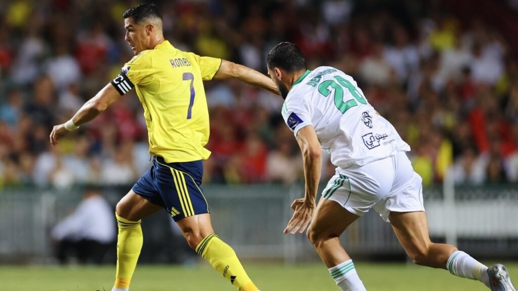 رونالدو يرفض استلام الميدالية الفضية  .. صور