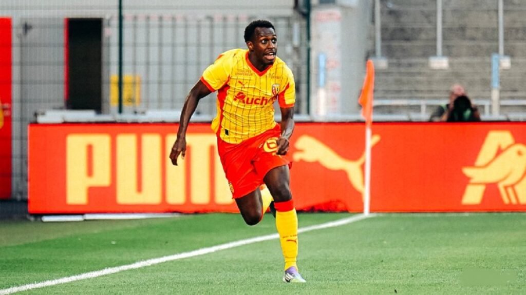 ليون يفتتح الموسم بانتصار على لانس