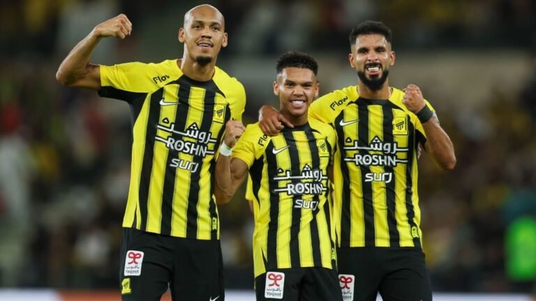 الشباب يفاوض الاتحاد لاستعارة فقيهي