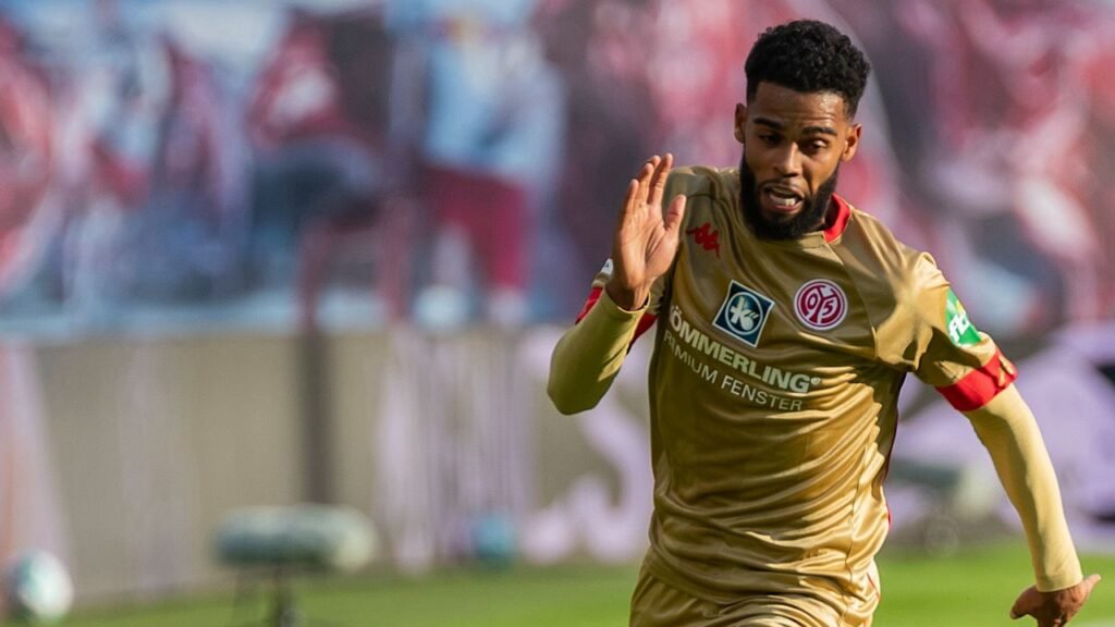 جوست يقترب من  الاتفاق