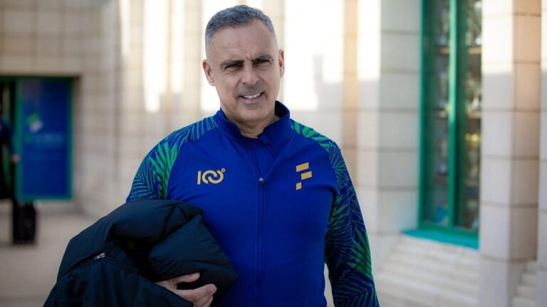 غوميز يطالب بتعزيز الفتح استعدادًا للموسم الجديد