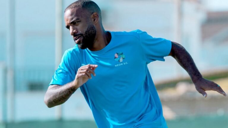 لاكازيت يسجل أول أهدافه مع نيوم أمام فالنسيا