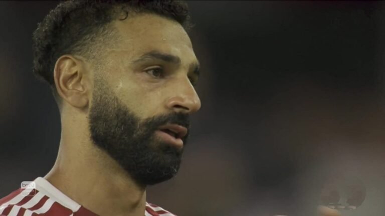 محمد صلاح يبكي تأثرًا بهتافات جماهير ليفربول لزميله الراحل جوتا .. تغطية