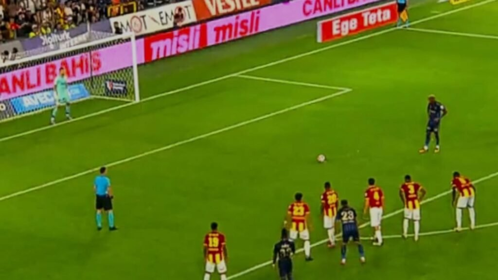 تاليسكا يهدر ركلة جزاء حاسمة ويُفوت على فنربخشة فرصة الانتصار .. تغطية