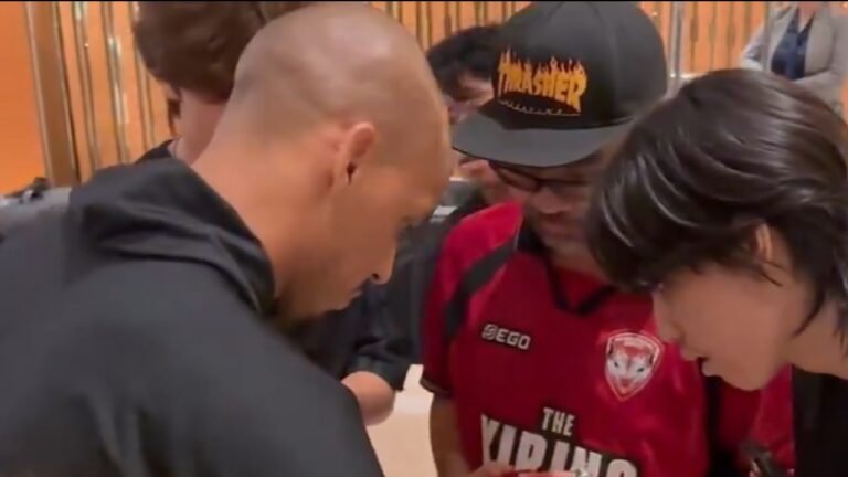 جماهير ليفربول تحاصر فابينيو في هونغ كونغ .. تغطية