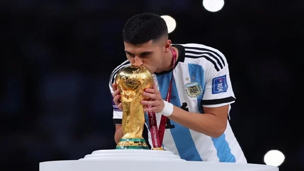 الأهلي ينافس النصر على ضم بالاسيوس