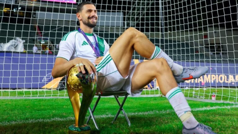 الأهلي يوزّع مكافأة السوبر كاملة على لاعبيه