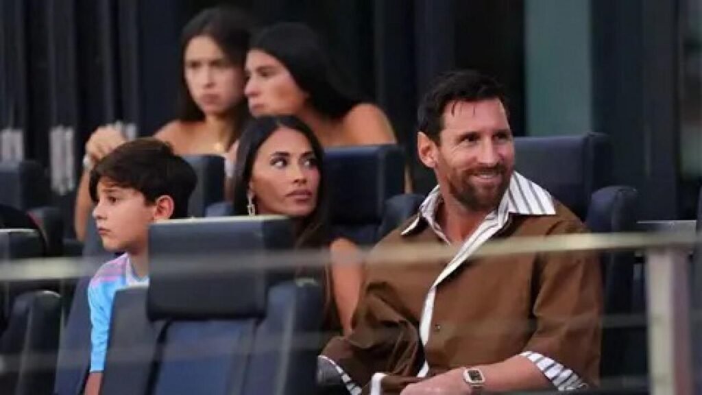 معلومات عن المرأة التي أثارت غيرة أنتونيلا بعد قبلة ميسي..تغطية