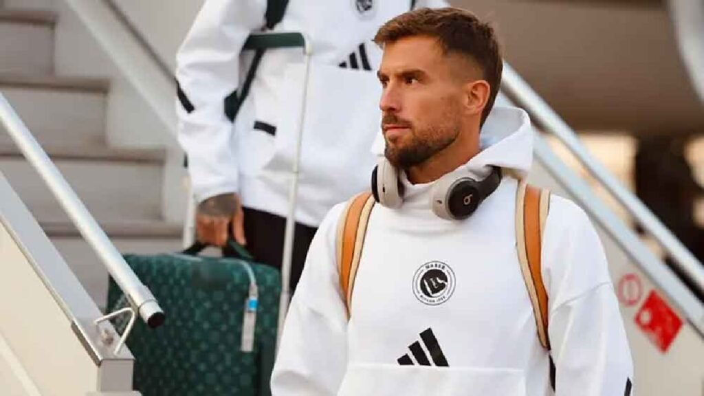 رحيل مارتينيز يثير أزمة في برشلونة