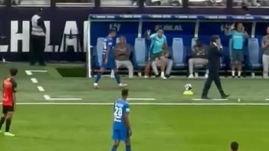 غضب كانسيلو بعد خروجه في مواجهة الهلال والرياض  ..  تغطية