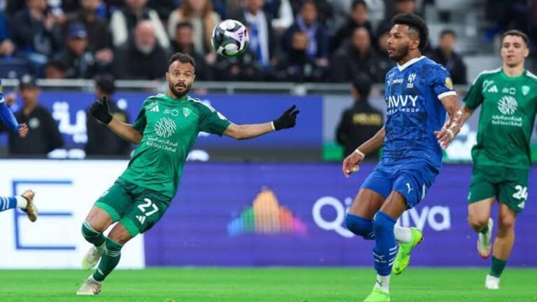 الأهلي يطلب حكاماً أجانب لمواجهة الهلال في دوري روشن