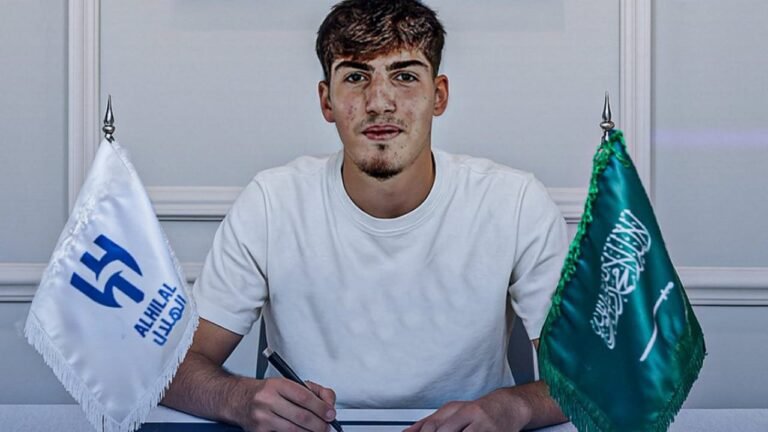 الهلال يحسم اتفاقًا مبدئيًا مع فنربخشه لضم المدافع أكتشيشيك