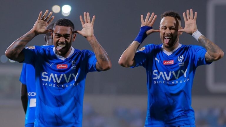 رسالة مؤثرة من والدة مالكوم بعد حصوله على قميص نيمار في الهلال .. صورة